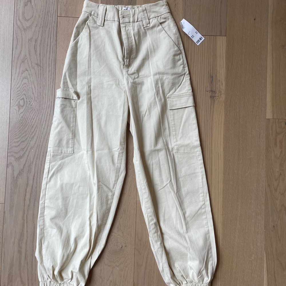 Urban Outfitters Beige Joggers (size M)